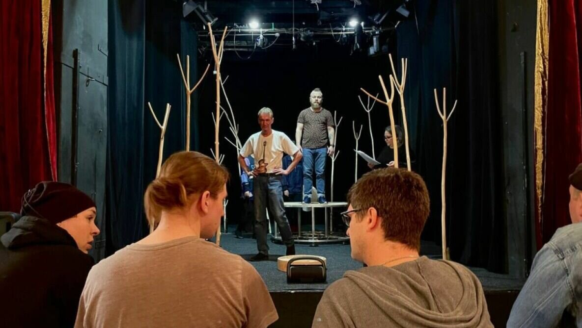     Легенды и сказания коренных народов Дальнего Востока стали основой спектакля для детей (12+). Историю об отважном охотнике, его невесте и мудрой матери готовит для юных зрителей Хабаровский театр кукол, сообщает ИА «Хабаровский край сегодня».