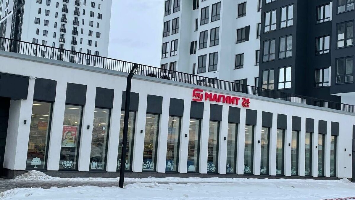     Неизвестный силовик распространил между журналистами видеозапись переговоров с мужчиной, он требовал присутствия журналистов. Злоумышленник говорит, что сотрудники правоохранительных органов «приехали и уехали», тогда как у него на руках был заложник с ножом у горла.