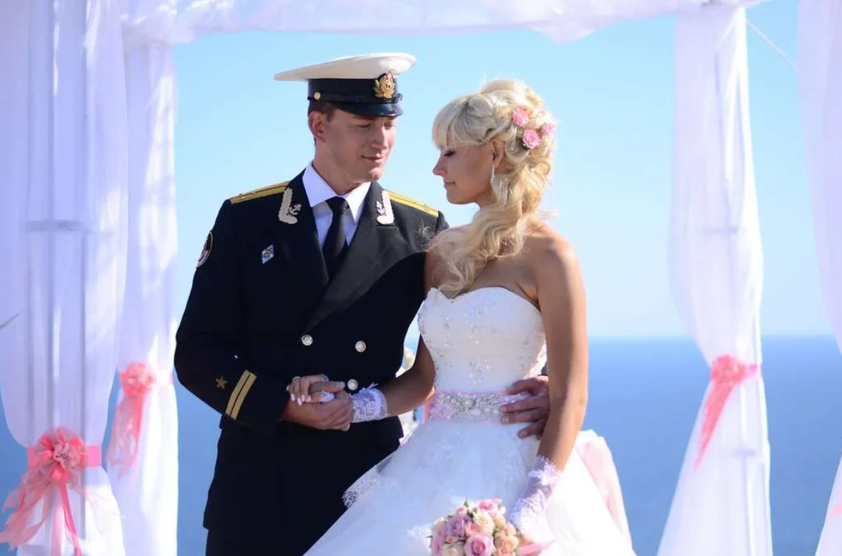 Жены офицеров в хорошем. Свадьба моряка. Свадьба ВМФ. Свадьба военного моряка. Свадьба офицера.