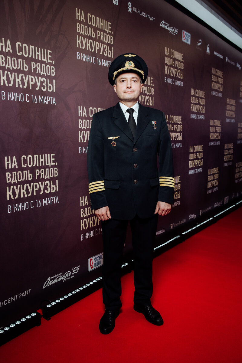 Герой России пришел на премьеру фильма о себе при полном параде