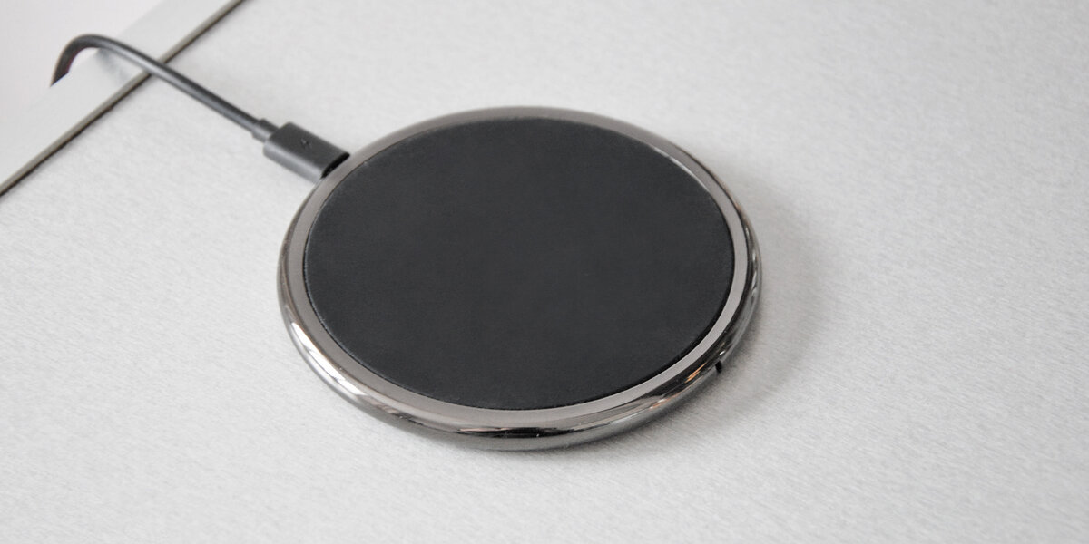 БЗУ LNT3-BK на рабочей поверхности