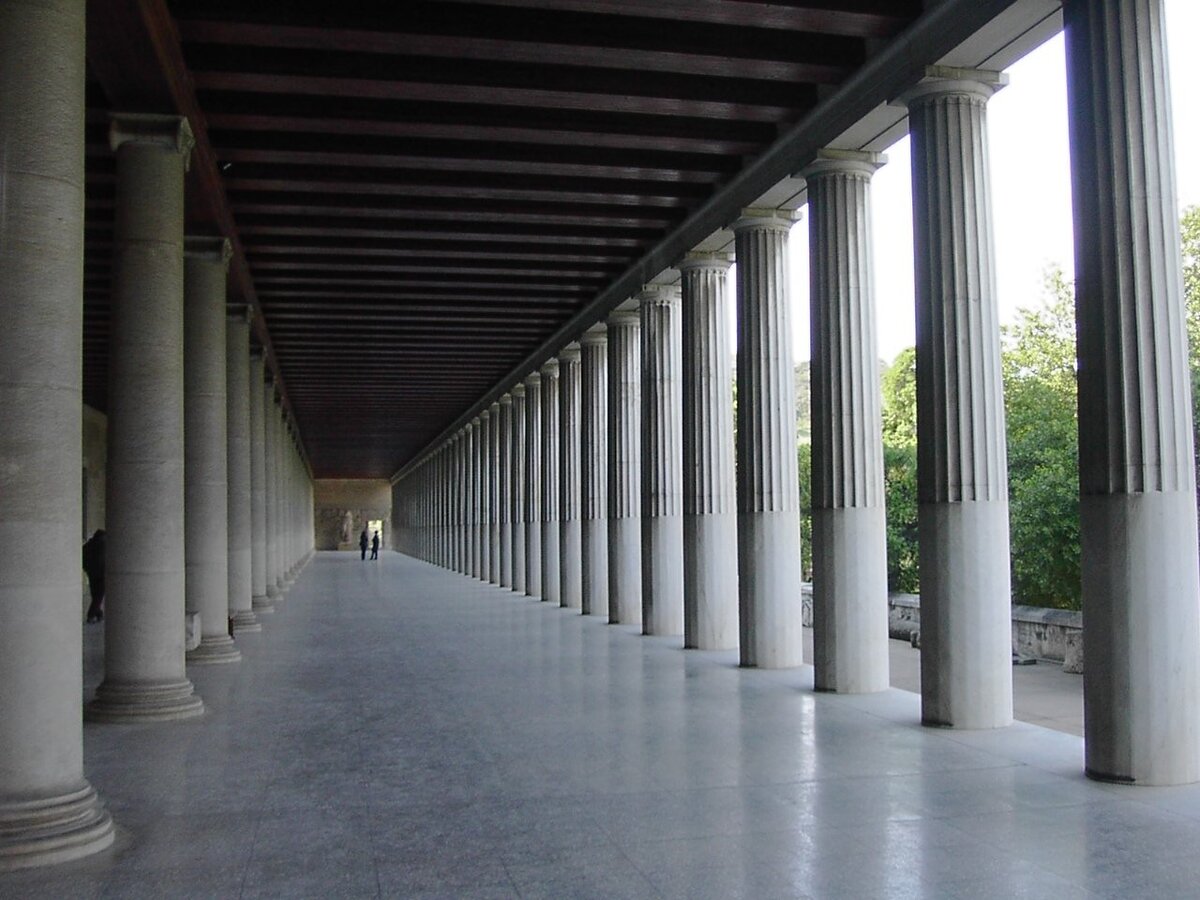 Источник изображения: https://ru.wikipedia.org/wiki/Стоа#/media/Файл:Stoa_in_Athens.jpg