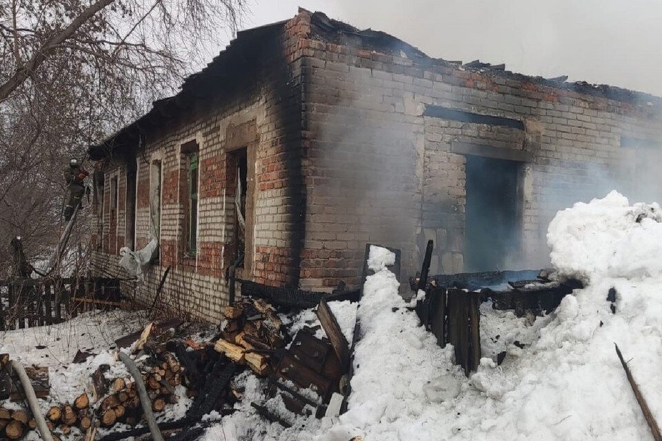     Соседи рассказали, где была мама детей, погибших на пожаре в поселке Пролетарский под Новосибирском. Фото: СК РФ НСО.