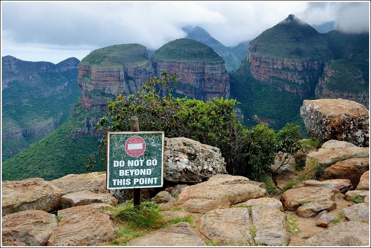 Этот знак установлен не на Гавайях, а в скальном районе Южной Африки. Фото: img.tourister.ru