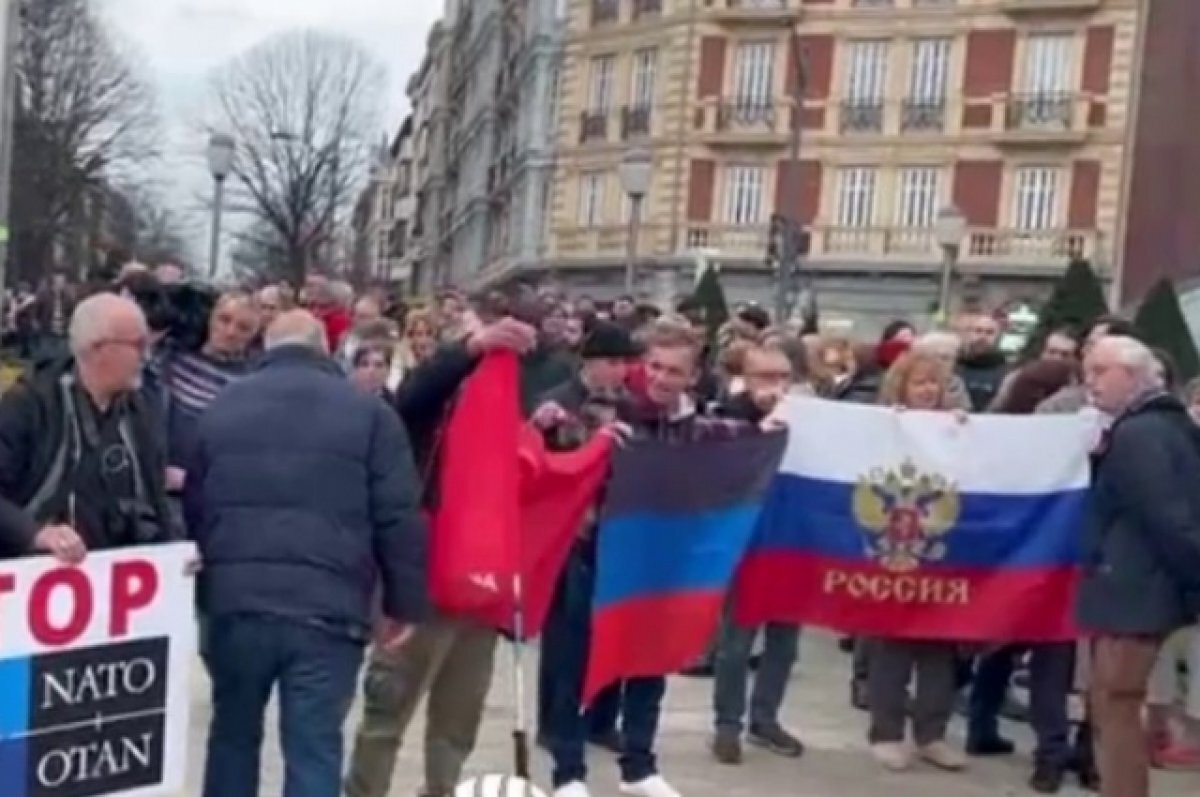    В Испании свыше двух тысяч человек приняли участие в акции в поддержку РФ