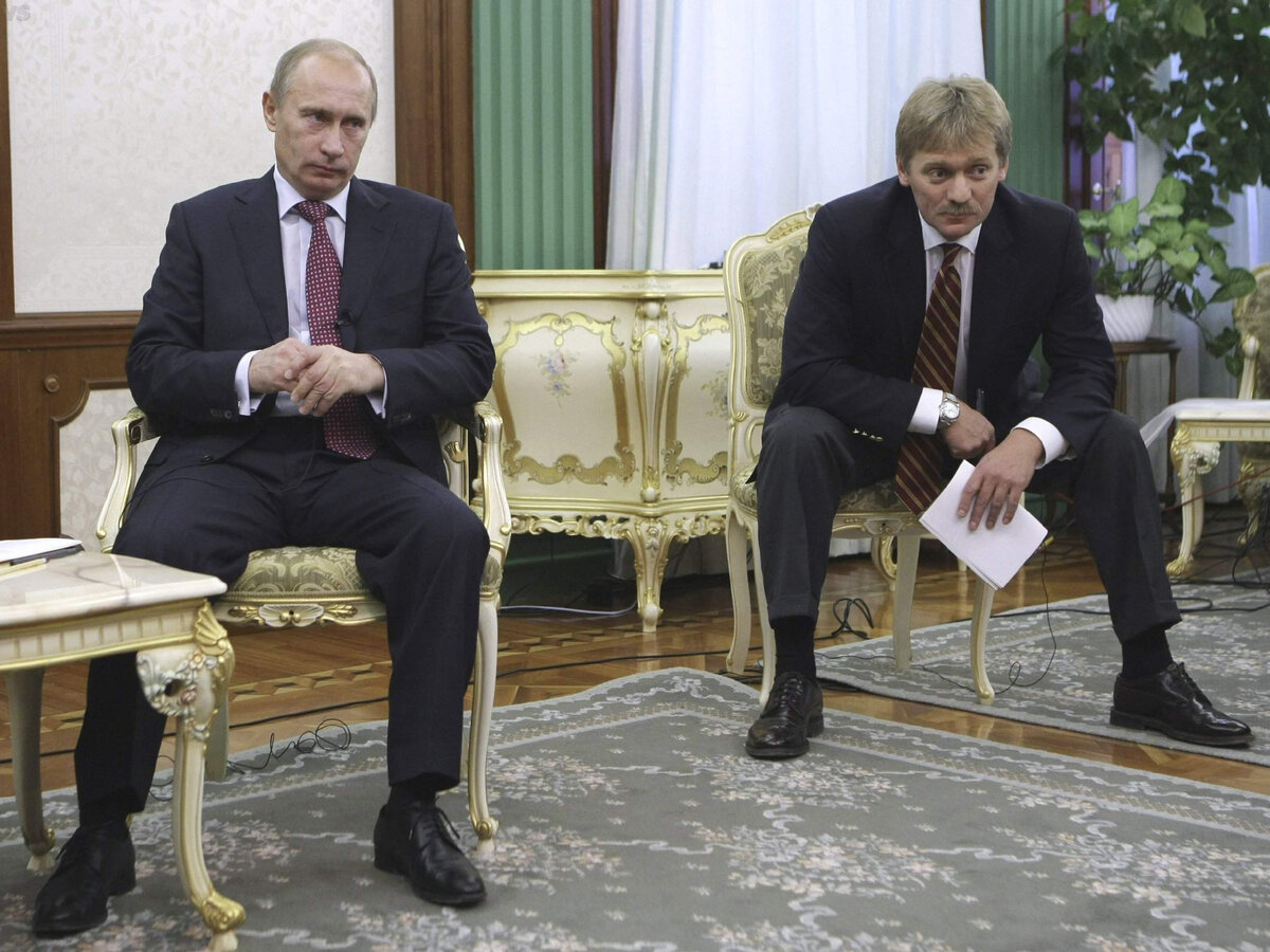 Владимир Путин и Дмитрий Песков. Фото: discover24.ru