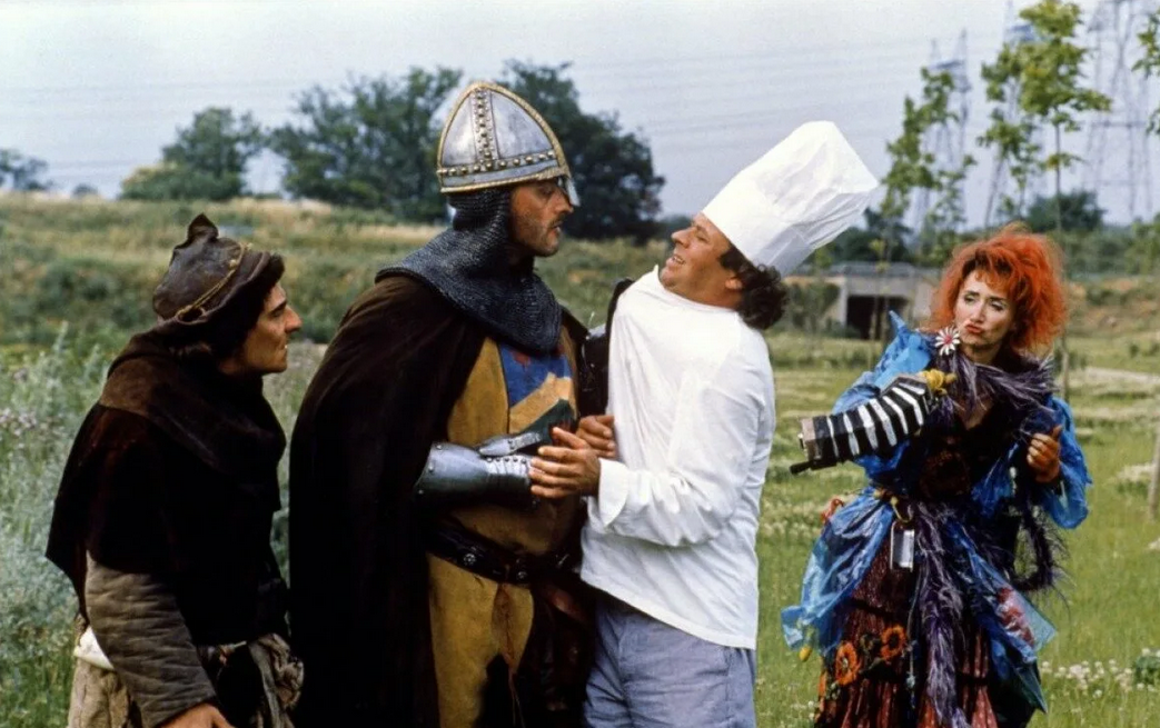 В 1993 году во Франции был снят комедийный фантастический фильм под названием "Пришельцы". В главных ролях сыграли Жан Рено и Кристиан Клавье.  Успех фильм не является чем-то удивительным.-2