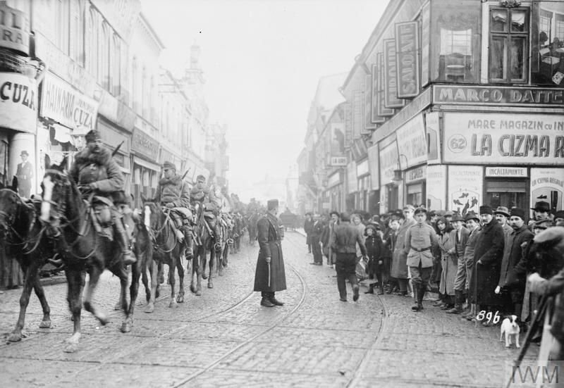      Германо-болгарские войска вступают в Бухарест. 6 декабря 1916 года.