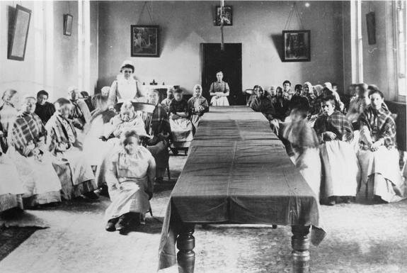    Приют для психически нездоровых людей во Франции, 1900 год. Фото: Global Look Press