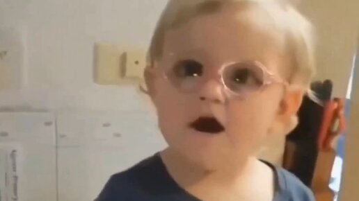 Малдер расскажет | Девочка впервые надевает очки | Дзен