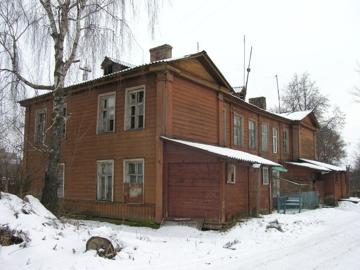 Один из хранителей "подобойной" рекламы - дом на ул. Трудовой 1850-х гг. постройки. Снесён в 2014 г. Фото автора.