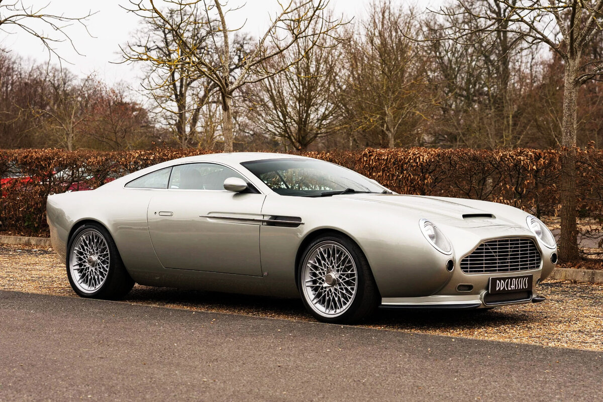     Посмотрите, как не надо тюнинговать Aston Martin: современный «Астон» попытались превратить в раритетный DB5