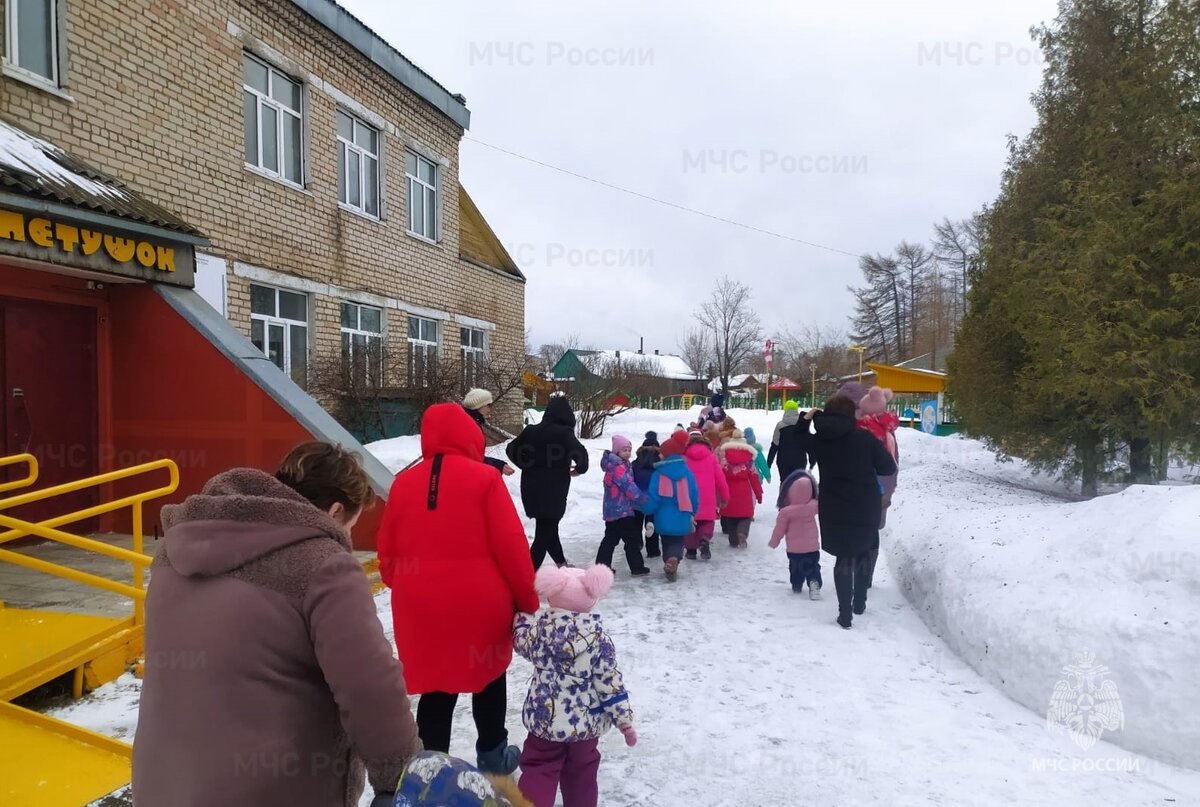 Сотрудники МЧС провели пожарно-тактические занятия в детском саду г.  Мантурово | МЧС Костромской области | Дзен