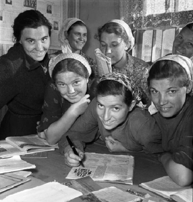 Как выглядели советские женщины и какой была их жизнь. Фотоподборка 1950-х - 1980-х годов