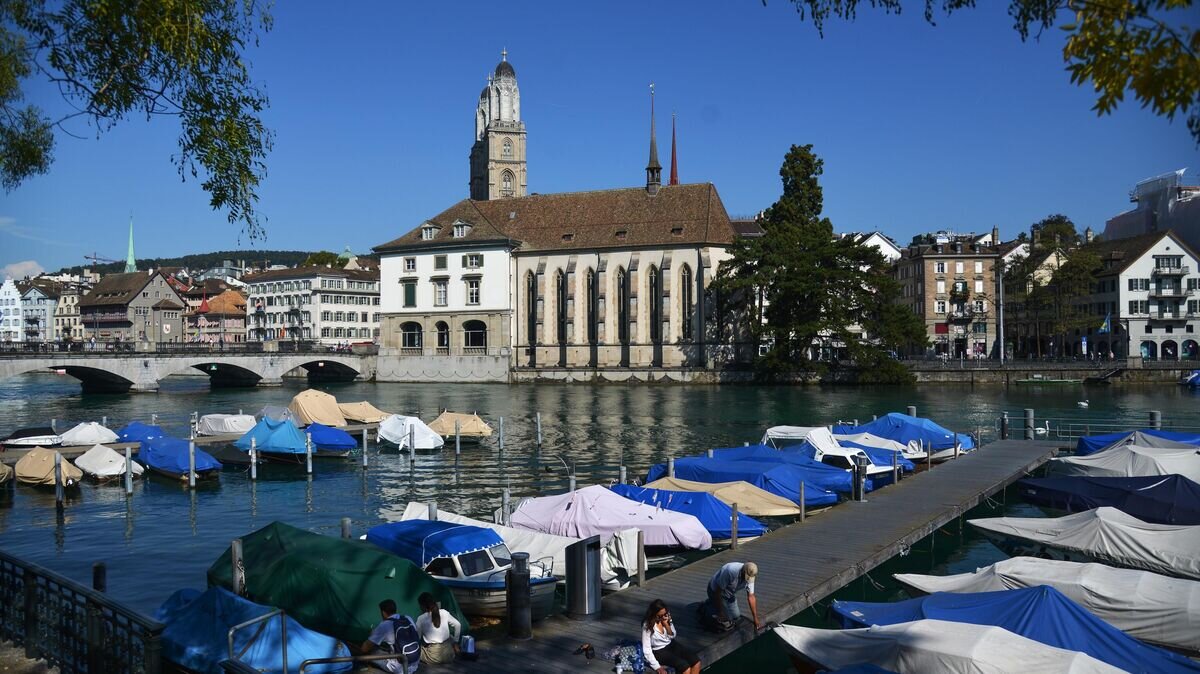    Пирс на реке Лиматт в Цюрихе© РИА Новости / Алексей Витвицкий