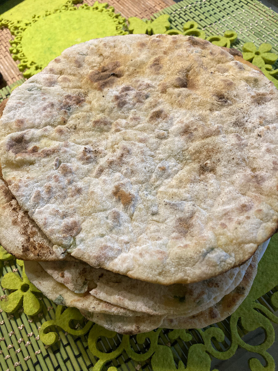 Такие вот лепешки получились. Фото принадлежит автору