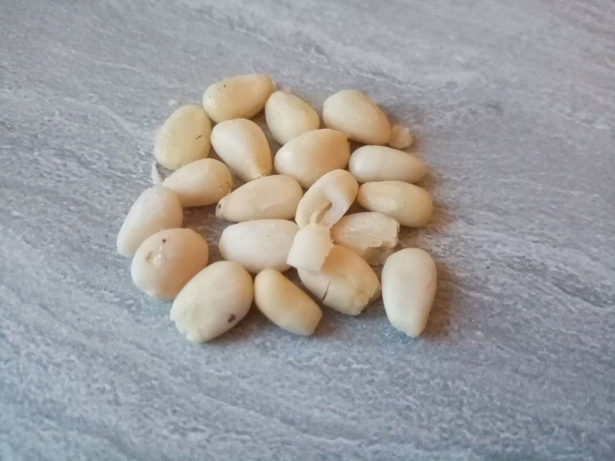 Очищенные орехи.