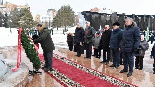     В церемонии возложения цветов к мемориалу воинам-интернационалистам принял участие вице-мэр краевой столицы и представители администрации города.