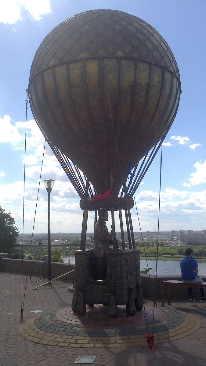 Памятник Жюль Верну в Нижнем Новгороде, источник Яндекс картинки