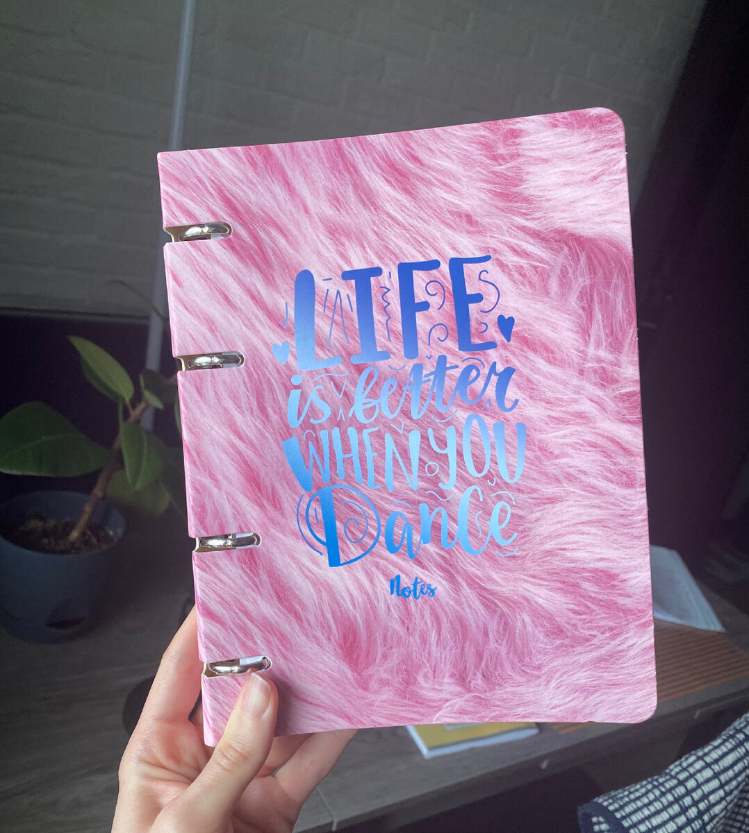 Купила красивую тетрадку для планирования дня😊