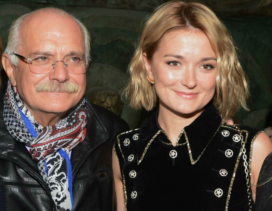 Надежда Михалкова с отцом. Фото из свободных источников