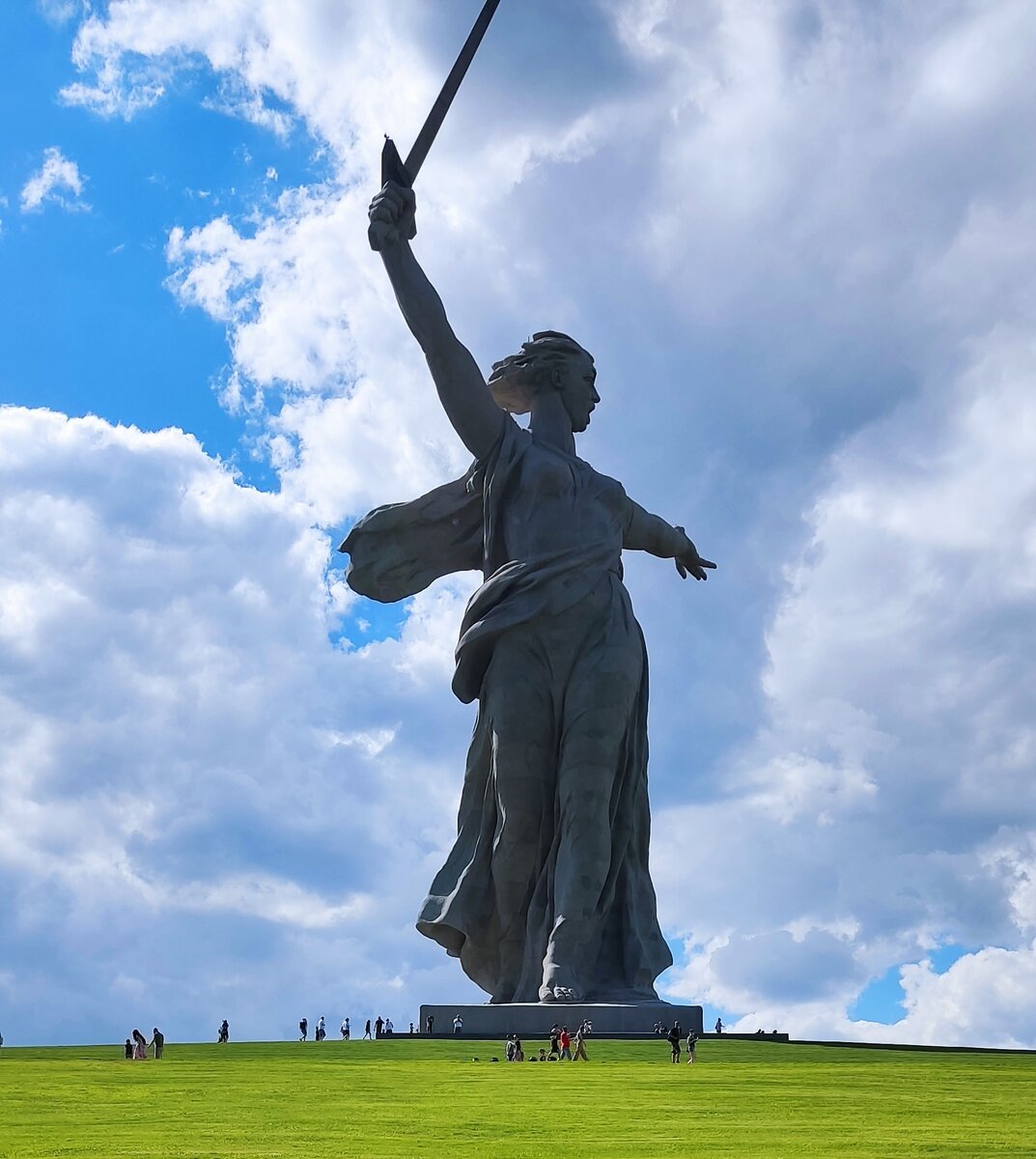 Памятник Родина-мать. 