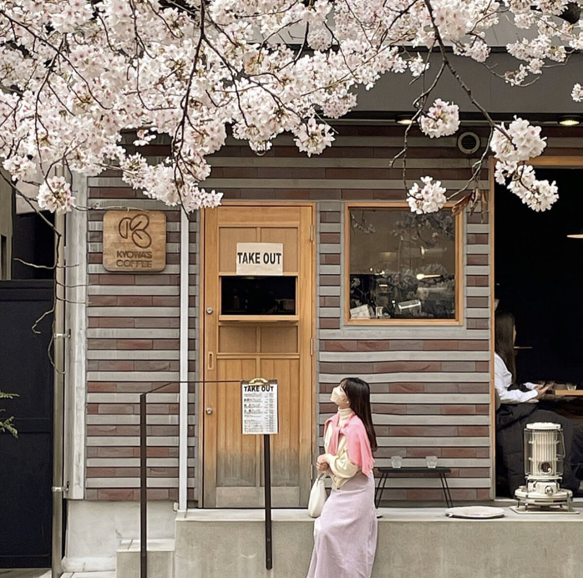 Наверное нигде в мире не найти такого изящного и органичного обращения к традициям, как в Японии.