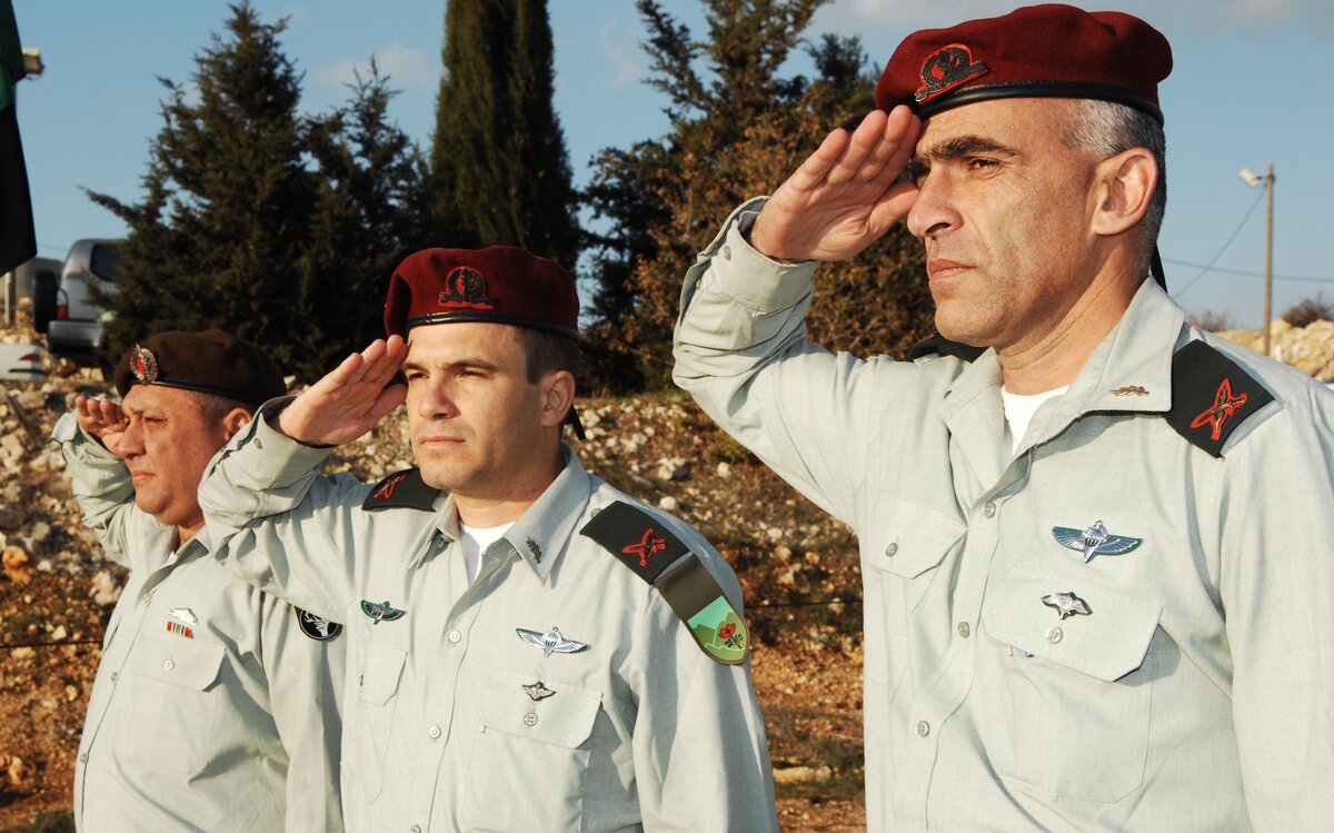 Генерал-майор Йоси Бахар, генерал-майор Галь Гирш, генерал-майор Гади Айзенкот