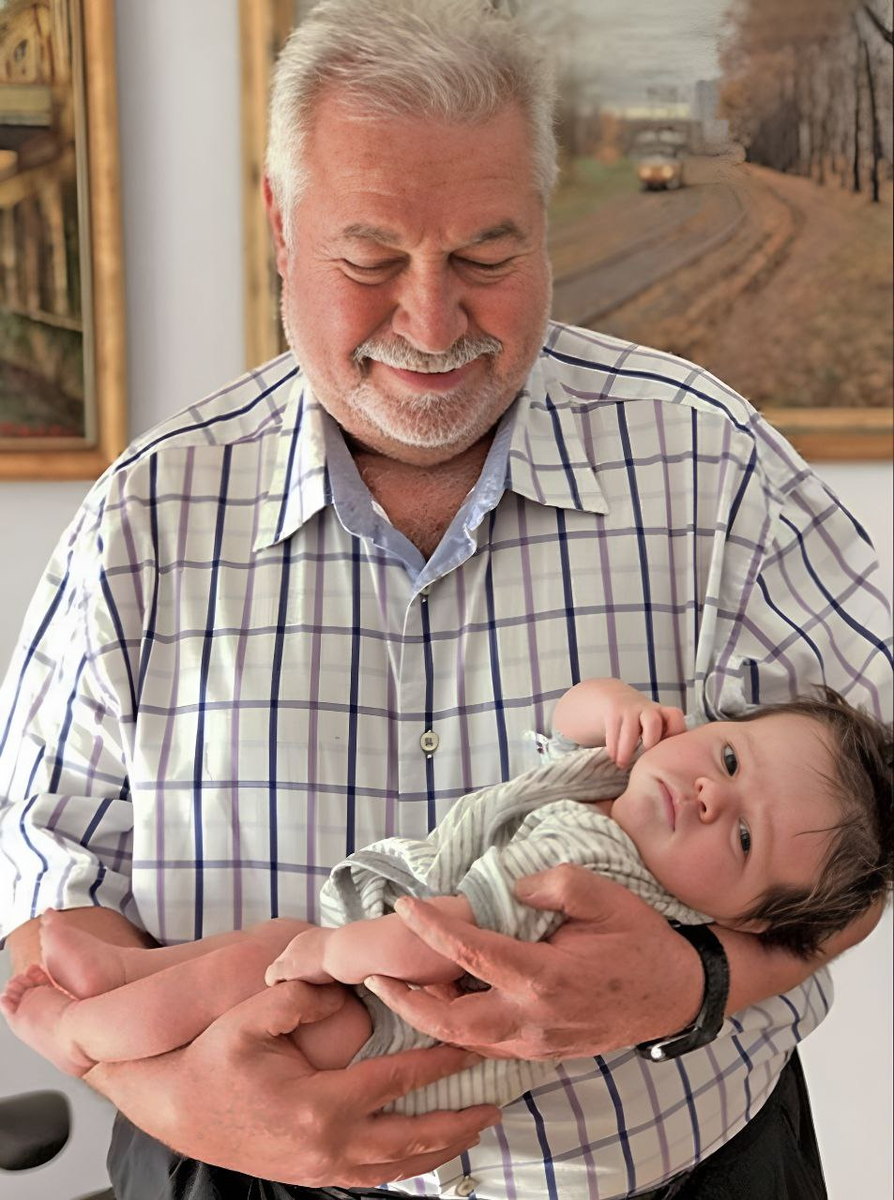 Юлий гусман фото. Сколько лет гусману юлию. Сколько лет гусману юлию. Гусман юлий соломонович семья. Лола гусман.