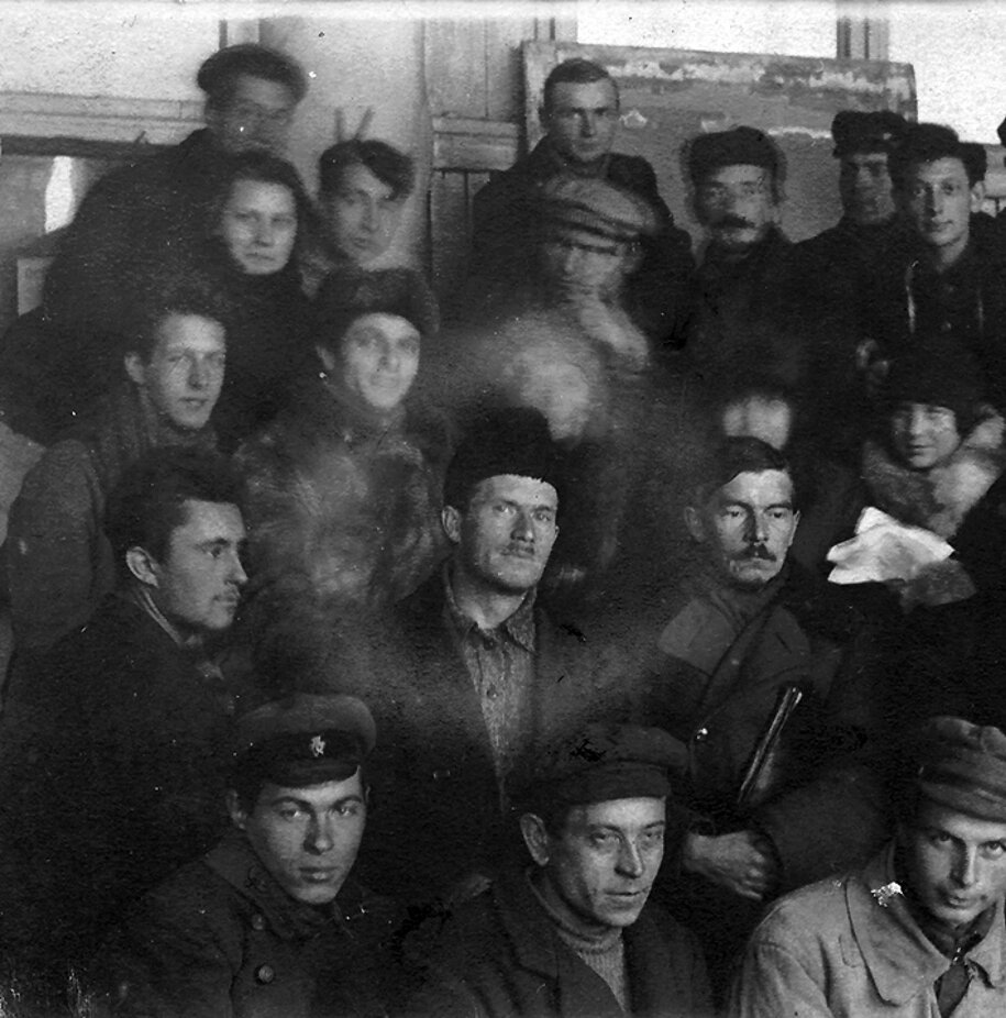 Архитектор Н.А. Ладовский со студентами ВХУТЕМАСа, 1922 г.