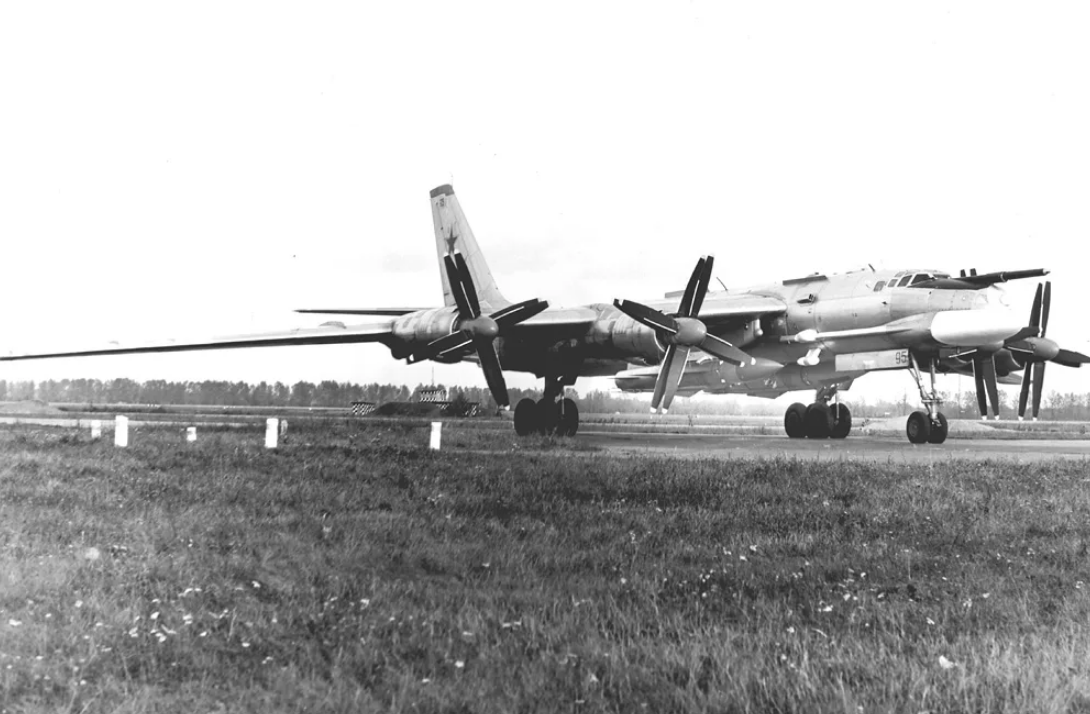 Ту 96 р. Бомбардировщик ту-95мс. Музей монино ту95. Бомбардировщик ту-95мс. Ту 96 р.