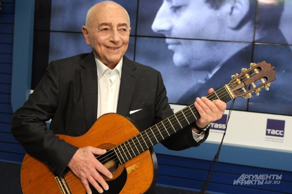    Автор гимна Эрмитажа Александр Городницкий отмечает 90-летие в больнице