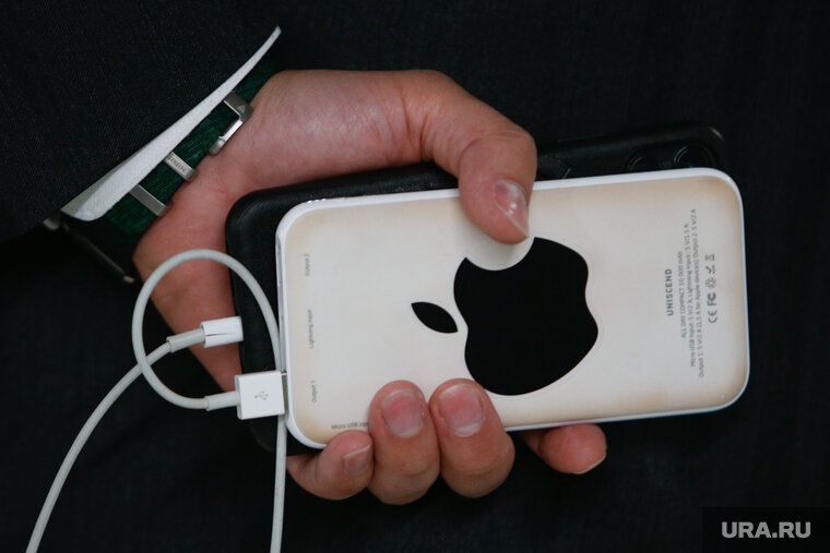    Чиновник перешел с iPhone на Samsung