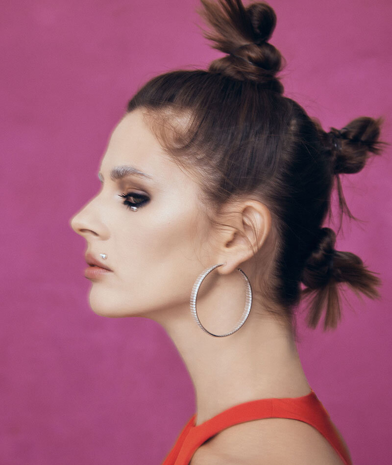 Лиза Шакира в серьгах Mercury Classic