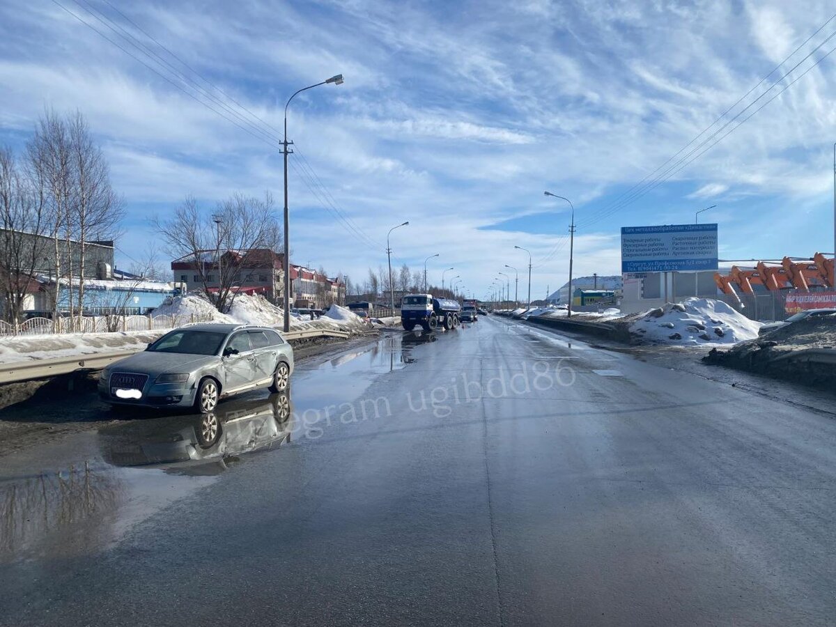    В Сургуте КамАЗ протаранил Audi