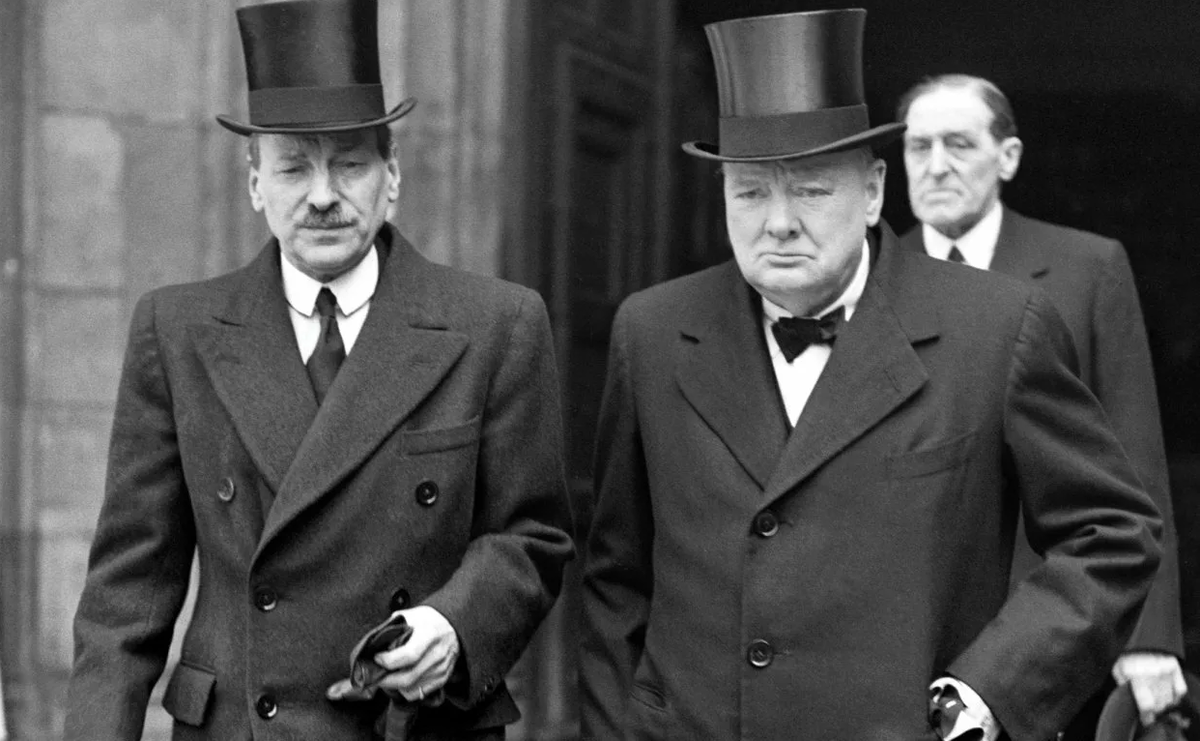 Чемберлен и Черчилль. Черчилль и Эттли. Эттли премьер министр Англии. Премьер министр великобритании 1945