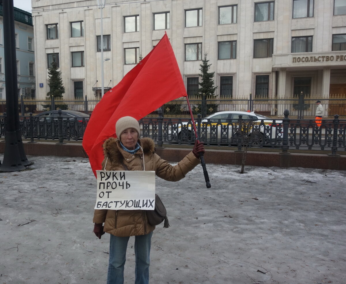 Руки прочь от нее