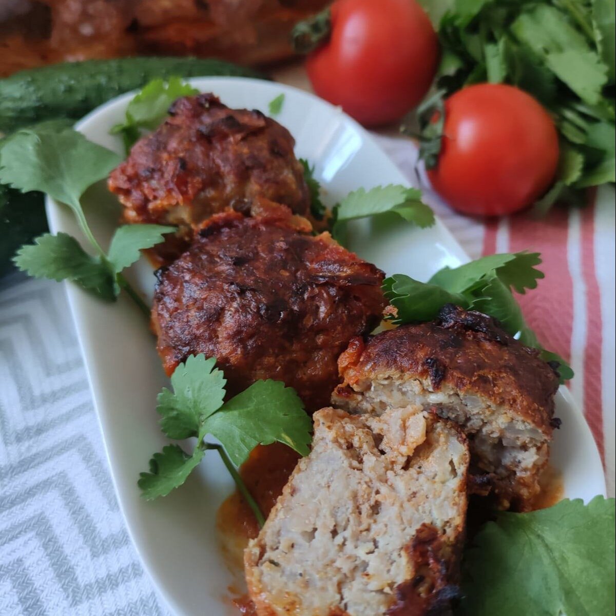    Тефтели по-домашнему в томатном соусе