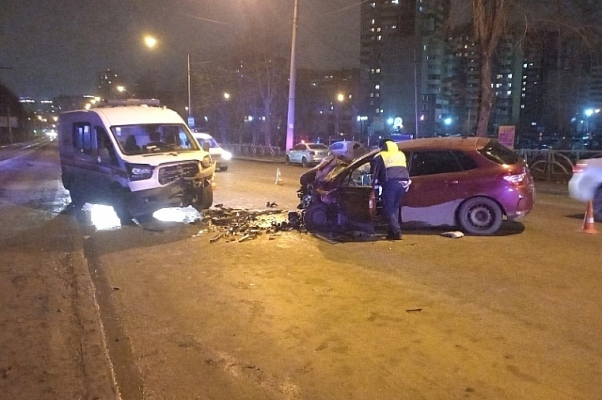    Четыре человека пострадали в ДТП со «скорой» в Екатеринбурге