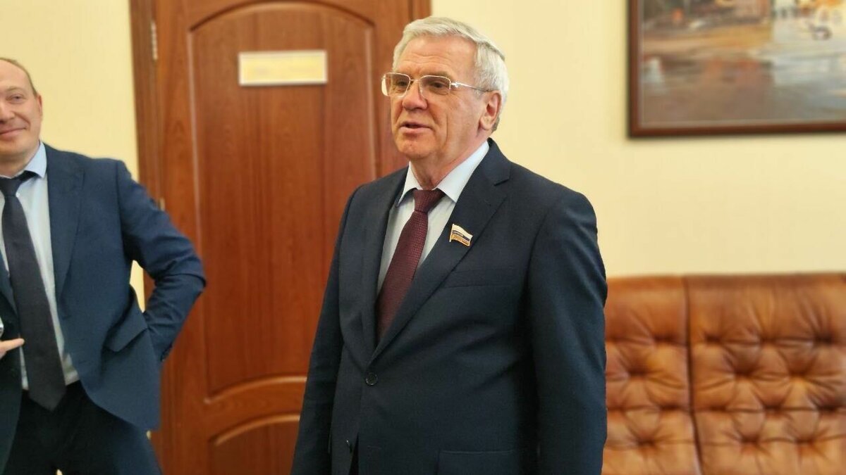     Председатель ЗСНО Евгений Люлин прокомментировал избрание своего внука в Молодежную палату при думе Нижнего Новгорода. Об этом спикер Заксобрания региона рассказал журналистам 27 марта. На мероприятии присутствовал корреспондент NewsNN.