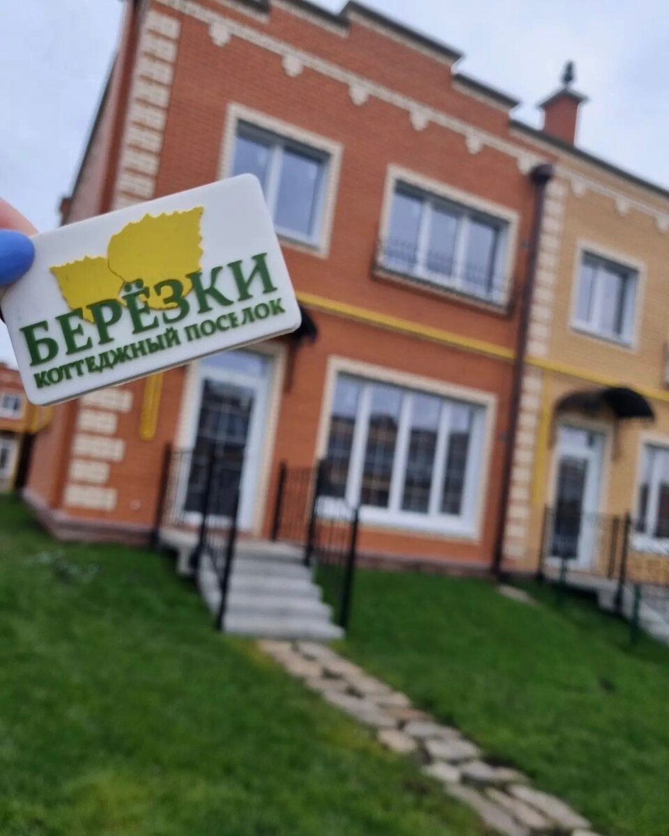 Первое фото с экскурсии по поселку)