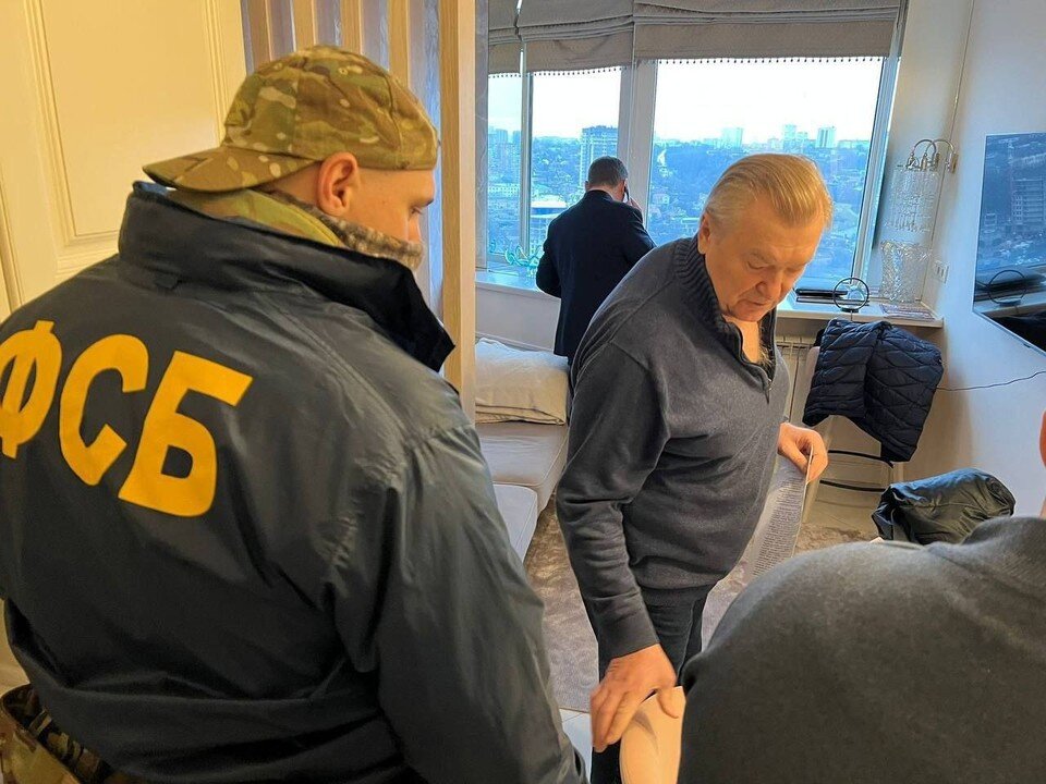     Владимир Арцыбашев во время задержания в Ростове-на-Дону.