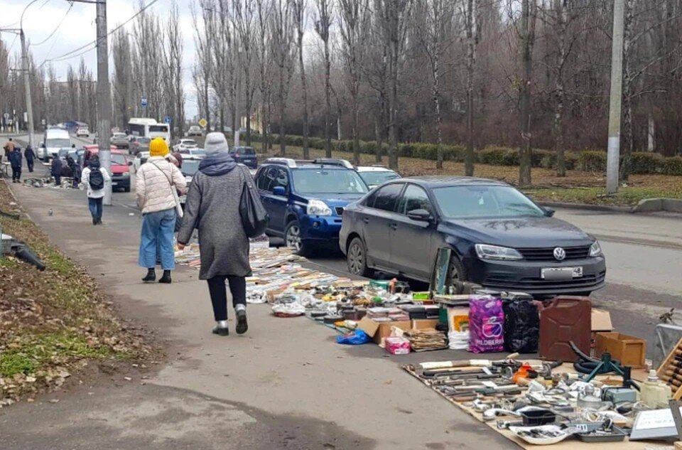     Липецкие власти хотят превратить блошиный рынок в цивилизованное торговое пространство  Пресс-служба администрации города Липецка.