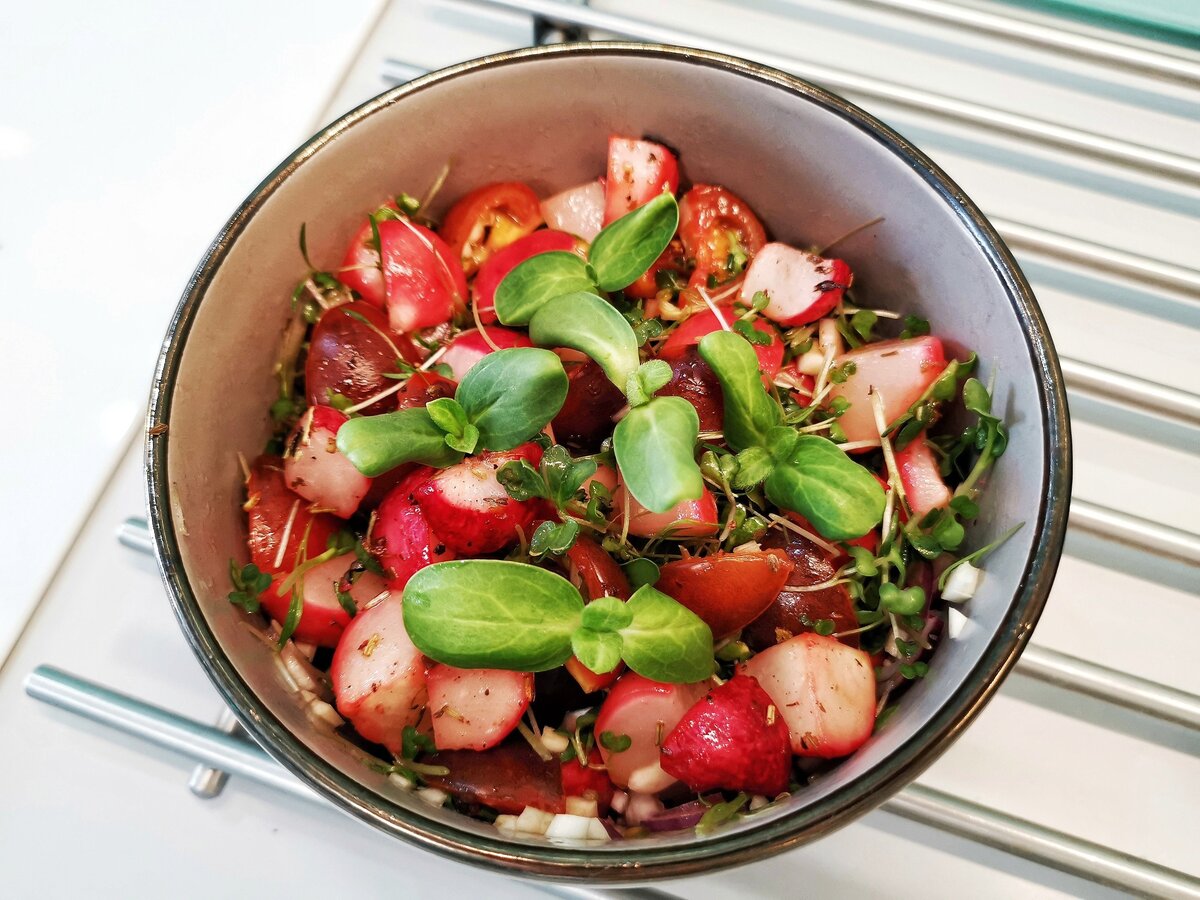    Теплый салат с запеченным редисом