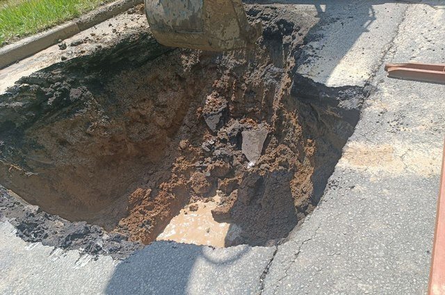   Считается ли аварией, если водитель влетел в яму на дороге?