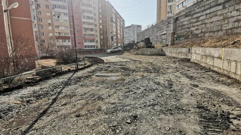     Более ста — точнее, 105 — дворов Владивостока будут отремонтированы в этом году. Сезон активных работ уже начался.