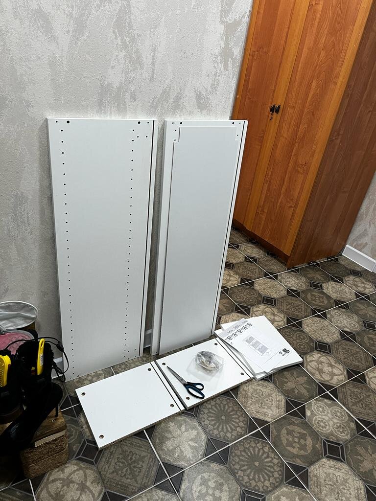 Все что было в коробке тут, кроме ножниц)