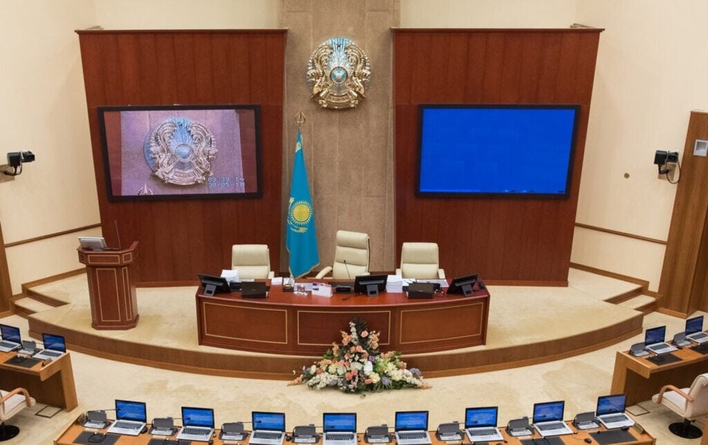    спутник Жуман Кииков