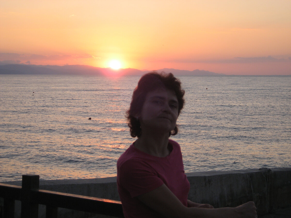 На фоне рождения нового дня.