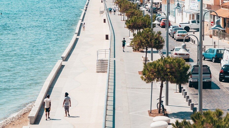     Источник: Unsplash (@hertwashere)